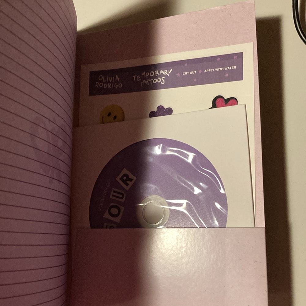 Olivia rodrigo Sour notebook - Picture 2 of 4